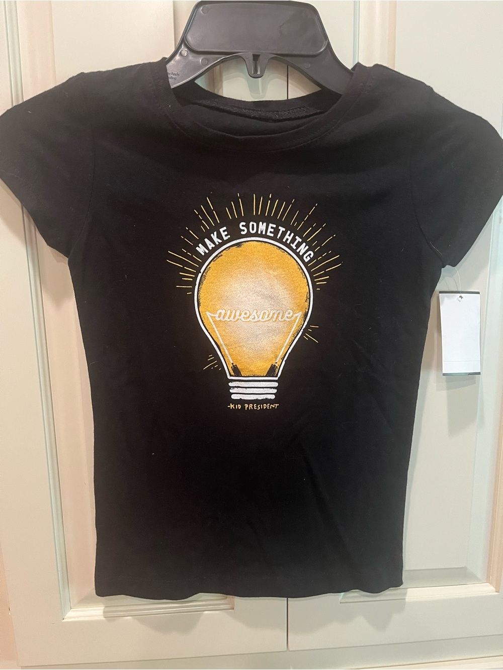 Black Short-Sleeve Graphic Tee with Yellow Lightbulb